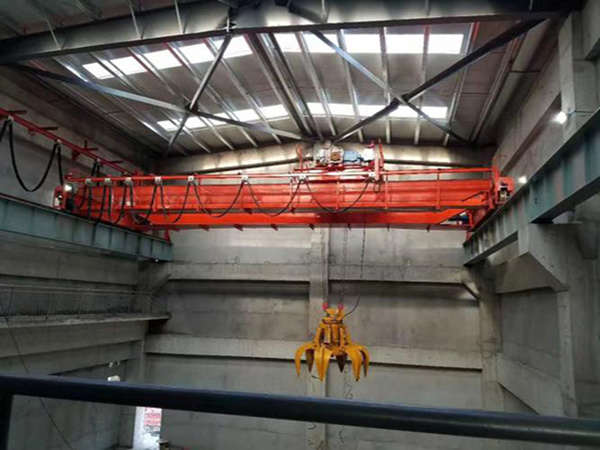 抓斗桥式起重机抓料不稳的原因分析