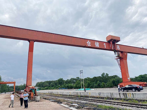 带外悬龙门吊的外悬长度范围 轨道式龙门吊生产厂家